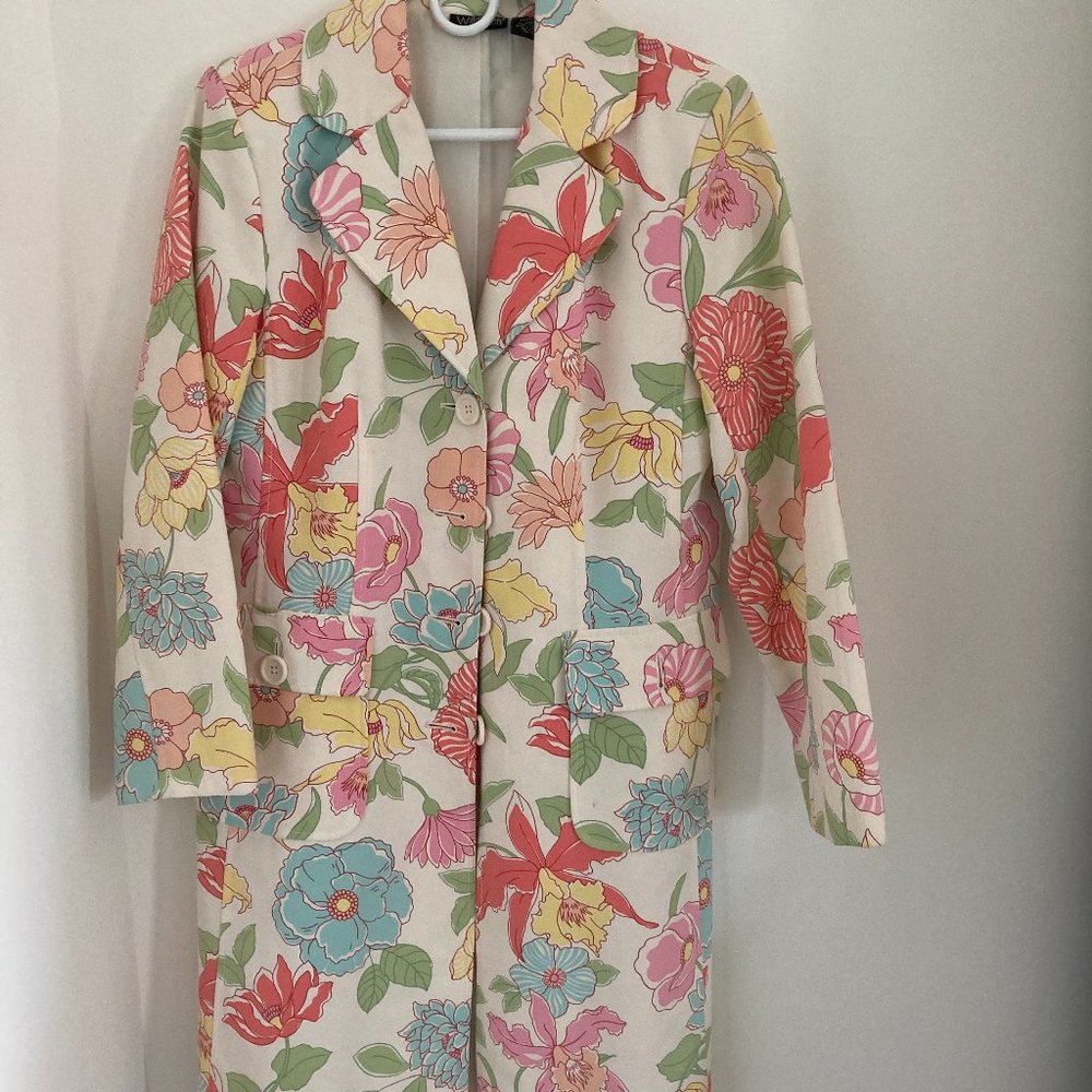 Awesome lightweight lined coat.